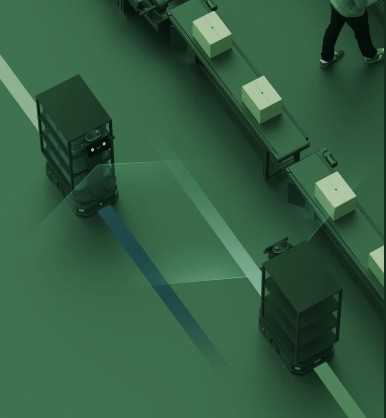 Transportroboter fährt autonom entlang eines Förderbands